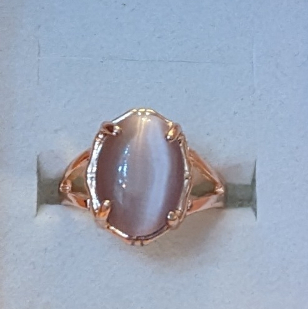 New purple colored cat's eye style gold tone ring, T1B8A